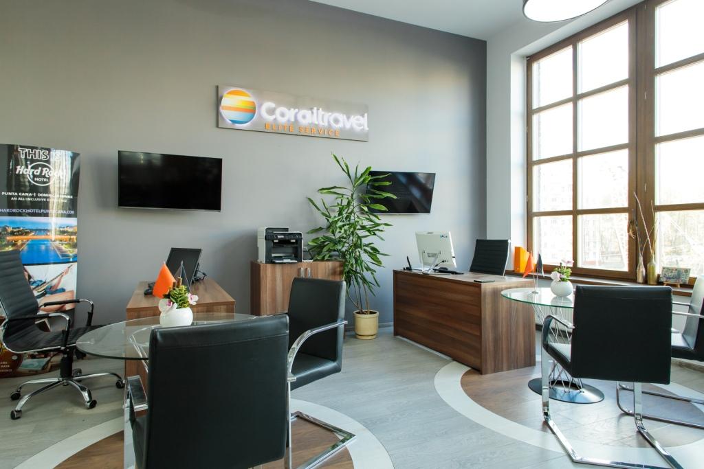 Интерьер офиса Coral Travel на Маршала Тухачевского